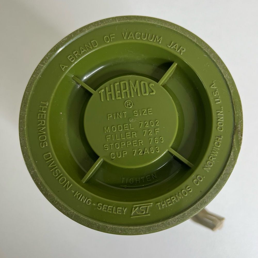 Vintage Thermos Avocado Green Pint Size Model 7202 Stopper Cup Filler King Seely - Picture 8 of 11